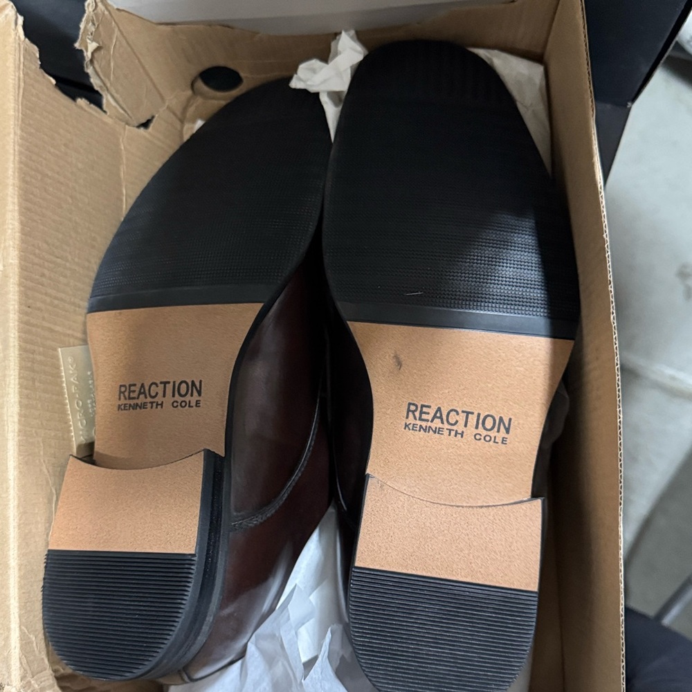 Kenneth Cole Men's Settle Oxford 9.5 - Picture 3 of 7